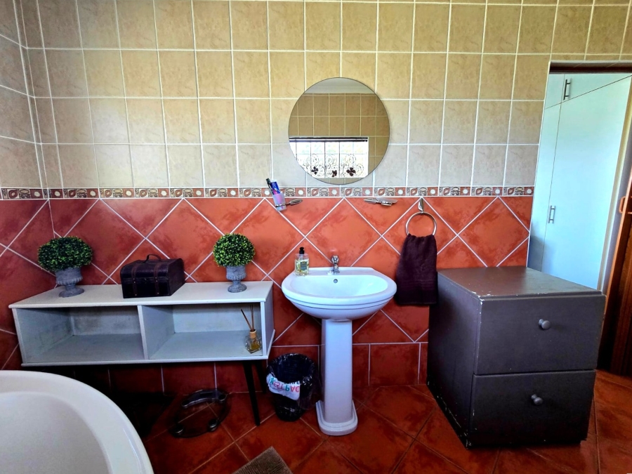 4 Bedroom Property for Sale in Paradise Beach Eastern Cape